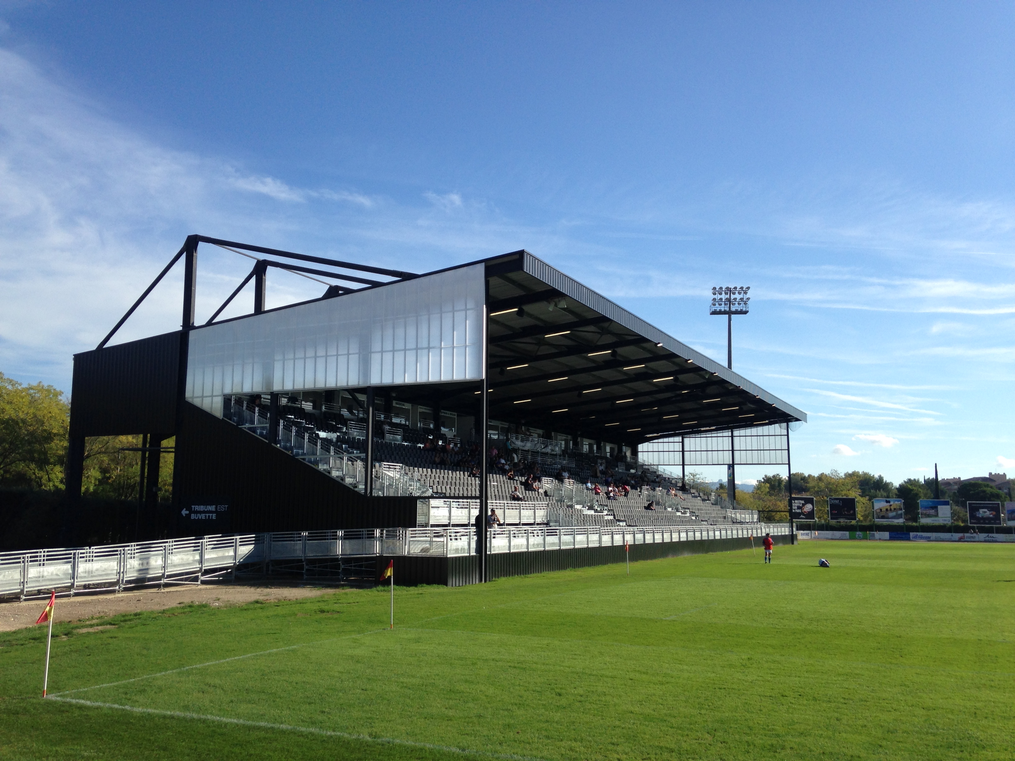 Tribunes stade Aix