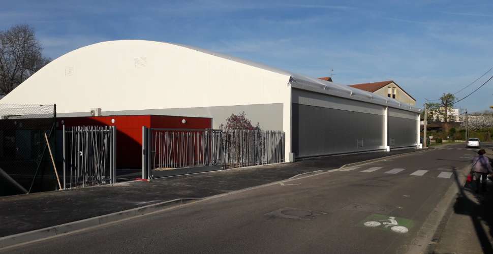 Couverture d'un terrain de tennis - project designer